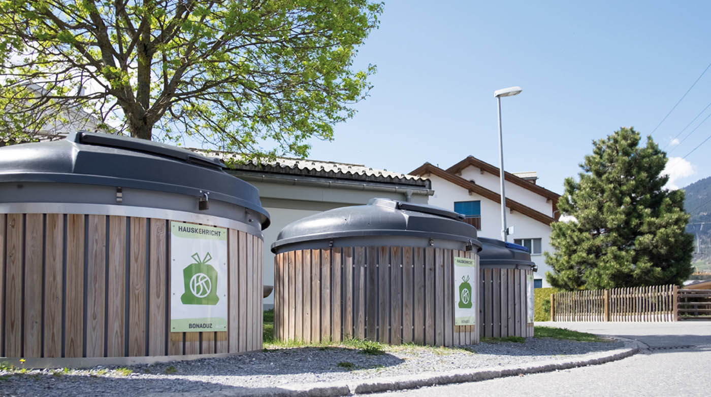 AVM - Hauskehricht-Moloks auf der Strasse